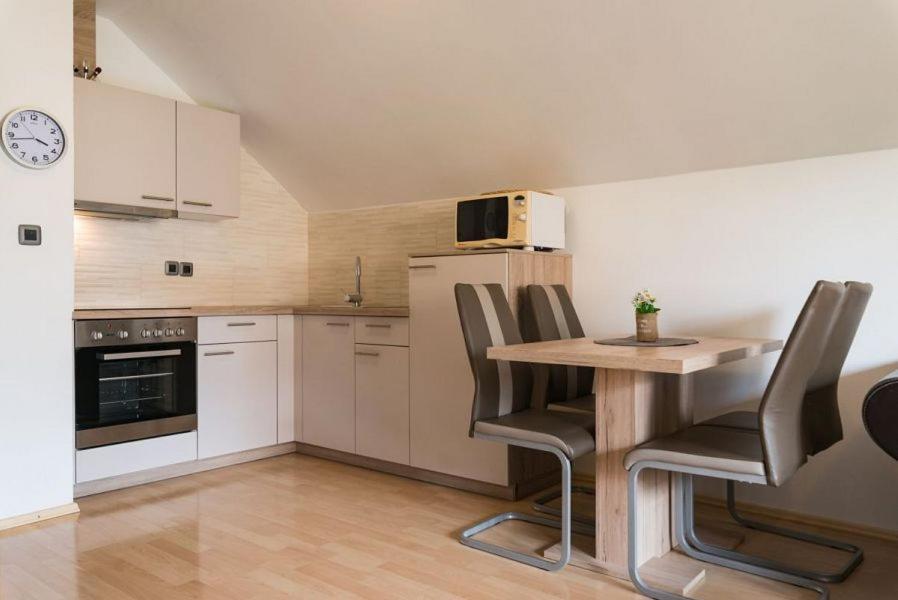 Apartma Jezerci Apartment Bled Bilik gambar